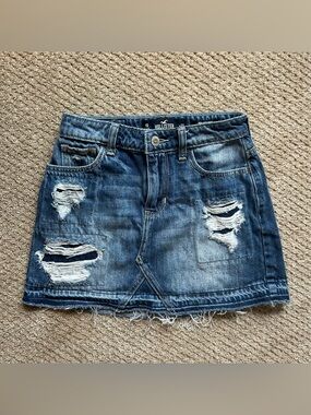 Hollister Denim Mini Skirt Size: 00/23